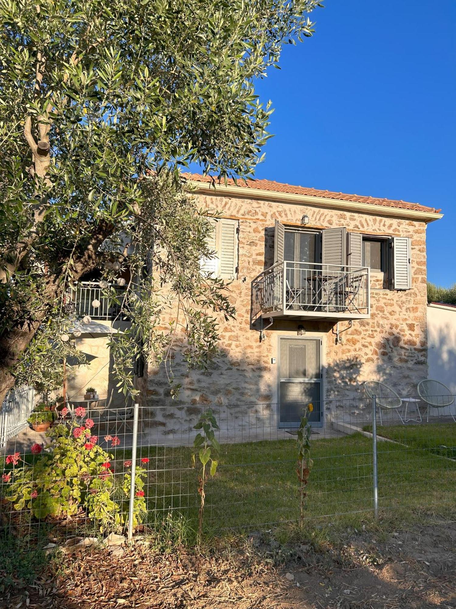 Messinian Stone House Villa Esterno foto